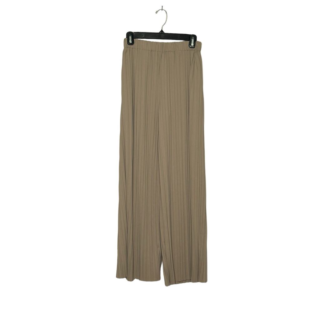The Ladywore beige pleated pull on pants size medium